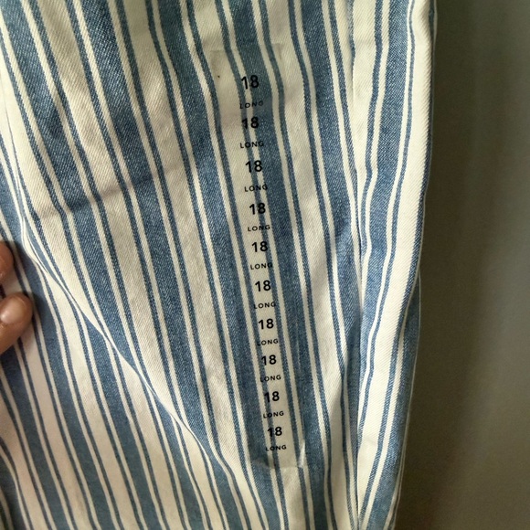 American Eagle Blue High Waisted 18L Mom Jeans - Picture 3 of 9